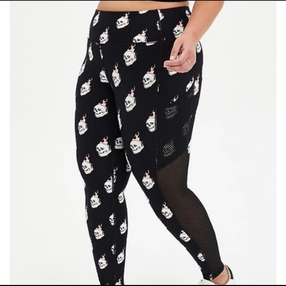 Torrid active skull leggings. Size 2 (18/20) - Picture 2 of 2